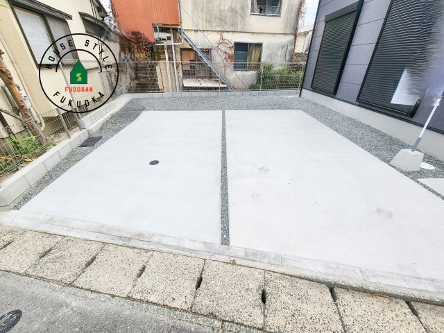 福岡市城南区友丘5丁目第1-1棟（1号棟）の駐車場|広々した駐車場になります。3台並列駐車となります。