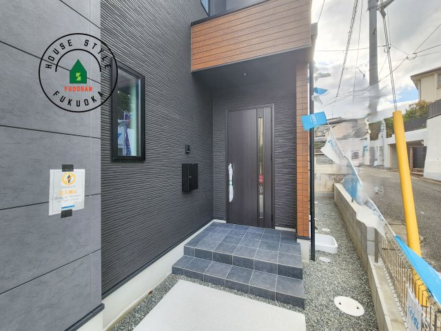 福岡市城南区友丘5丁目第1-1棟（1号棟）の玄関|おでかけの時も帰った時も、「我が家」を最初に感じでもらえる素敵な空間に。