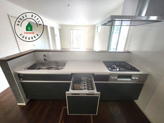 福岡市城南区堤1丁目第3-2棟（2号棟）の内観：施工例|キッチン。グリル・食器洗い乾燥機・浄水器も完備。