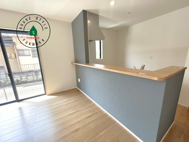 糸島市前原中央3丁目第1-3棟（1号棟）の内観：施工例|キッチンから立ち込める香りが今日の料理を期待させます。