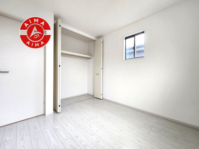 糸島市前原中央3丁目第1-3棟（2号棟）の子供部屋|柔らかい陽光が差し込む明るいお部屋を演出する設計。彩光の取れる窓が気持ちの良いお部屋を創り上げます。