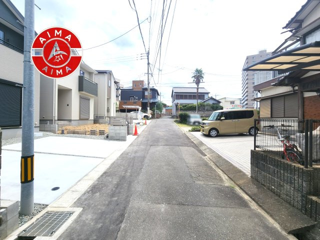 糸島市前原中央3丁目第1-3棟（2号棟）の外観|前面道路含む現地の写真です。