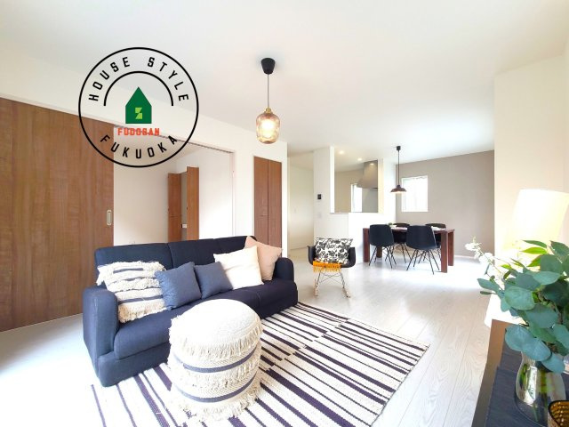 糸島市前原中央3丁目第1-3棟（3号棟）の内観：施工例|多くの時間を過すことになるリビングだからこそ、いつも穏やかな空間・解放感が味わえ毎日が充実します。