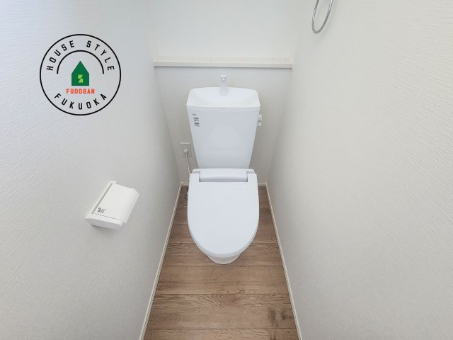 糟屋郡篠栗町中央6丁目第3-1棟（1号棟）のトイレ|温水洗浄便座を完備しております。2ヶ所にトイレがあるのは朝の慌ただしい時間も安心です。