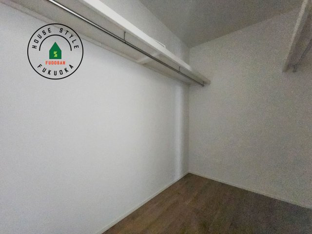 糟屋郡篠栗町中央6丁目第3-1棟（1号棟）の収納|洋服や大きな荷物が多い方や人数の多いご家族などは、一般的なクローゼットよりもウォークインクローゼットのほうが使い勝手が良いです。