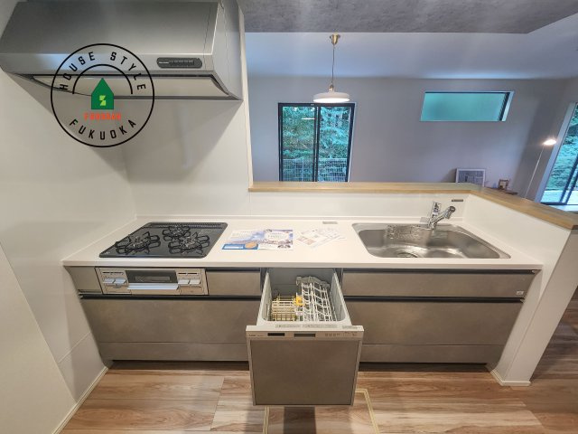 糟屋郡篠栗町中央6丁目第3-1棟（1号棟）のキッチン|キッチン。グリル・食器洗い乾燥機・浄水器も完備。