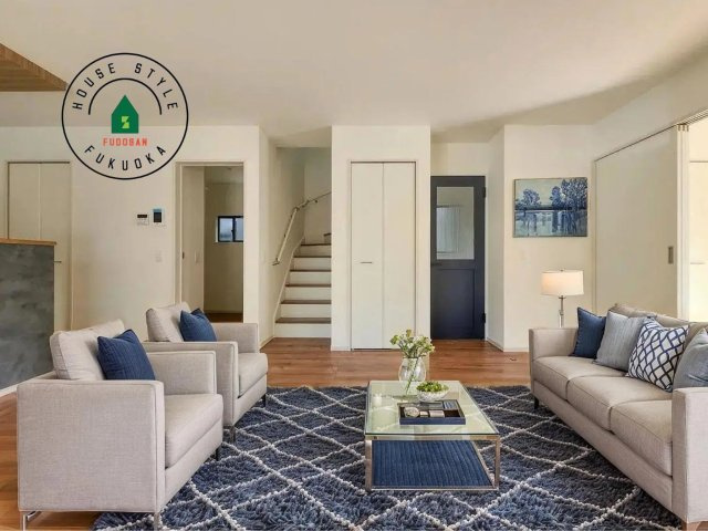 春日市弥生7丁目第1-3棟(1号棟)の居間・リビング|明るく開放的なリビングダイニングは豊かな陽光が注ぎ込み、やすらぎの空間を演出してくれます。ご家族で楽しいひとときをお過ごし下さい。※家具はCGを合成したものです。