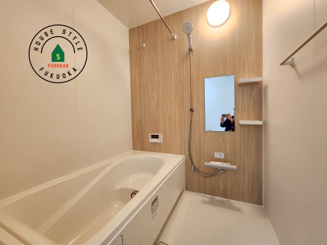 春日市弥生7丁目第1-3棟(2号棟)の浴室|1日の疲れを癒してくれる広々バスルーム。雨の日のお洗濯にも大活躍な浴室乾燥機付です！