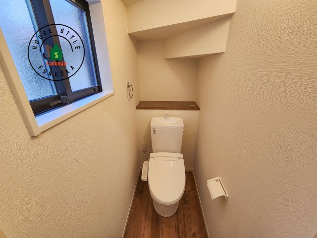 春日市弥生7丁目第1-3棟(2号棟)のトイレ|温水洗浄便座を完備しております。2ヶ所にトイレがあるのは朝の慌ただしい時間も安心です。