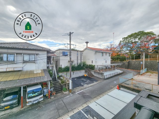 春日市弥生7丁目第1-3棟(2号棟)の展望|窓から緑が見える物件も魅力的です。