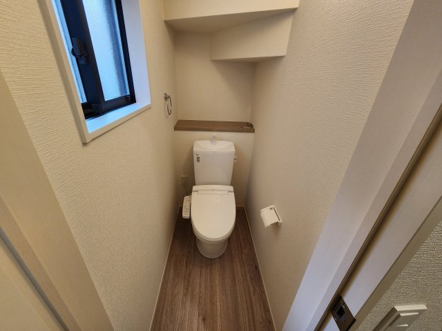 春日市弥生7丁目第1-3棟(3号棟)のトイレ|温水洗浄便座を完備しております。2ヶ所にトイレがあるのは朝の慌ただしい時間も安心です。