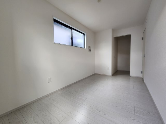 春日市弥生7丁目第1-3棟(3号棟)の洋室|落ち着いた色調の洋室です。