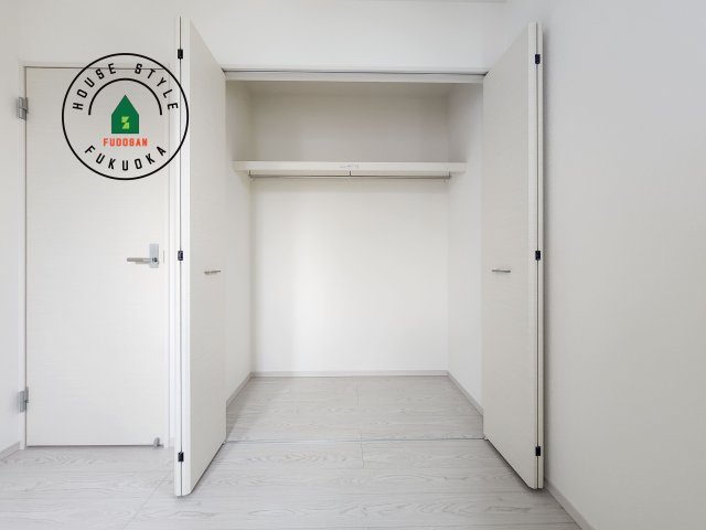 古賀市千鳥6丁目第1-2棟（1号棟）の内観：施工例|大きなスペースがあり、収納には困りません。