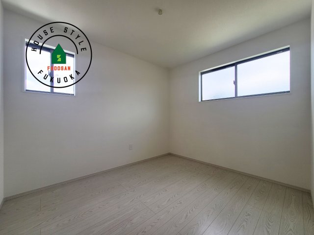 春日市松ヶ丘3丁目第1-2棟(1号棟)の子供部屋|穏やかな光が差し込む室内には、穏やかな時間が流れます。