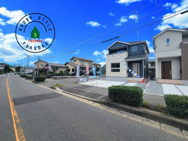 春日市松ヶ丘3丁目第1-2棟(1号棟)の前面道路含む現地写真|見学の時間などお気軽にお問い合わせ下さい。