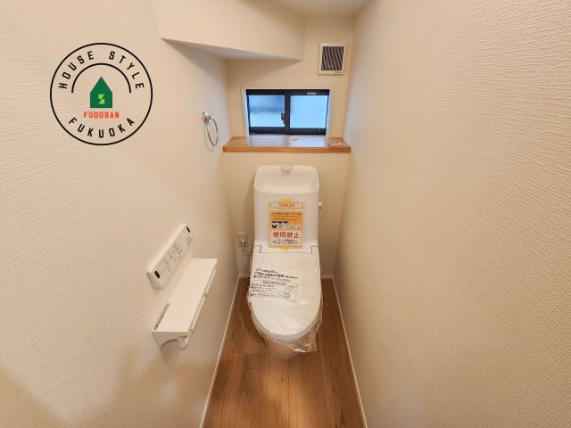 太宰府市通古賀5丁目第3-6棟(1号棟)のトイレ|温水洗浄便座を完備しております。2ヶ所にトイレがあるのは朝の慌ただしい時間も安心です。