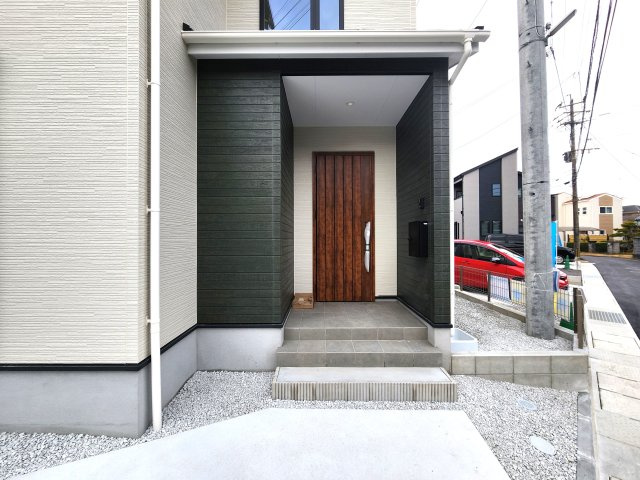 太宰府市通古賀5丁目第3-6棟(1号棟)の玄関|おでかけの時も帰った時も、「我が家」を最初に感じでもらえる素敵な空間に。