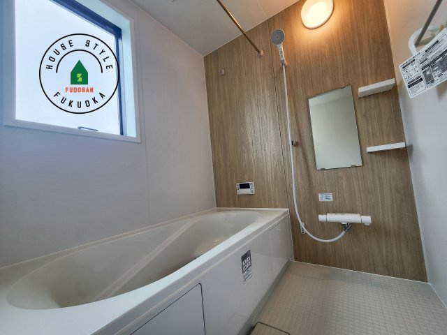 福津市津屋崎2丁目第3-2棟（1号棟）の浴室|1日の疲れを癒してくれる広々バスルーム。雨の日のお洗濯にも大活躍な浴室乾燥機付です！
