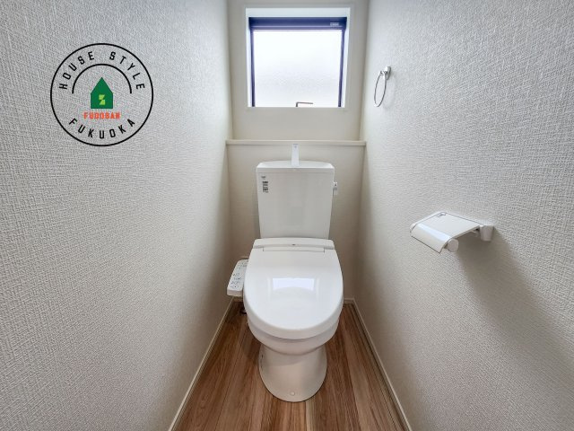 福津市津屋崎2丁目第3-2棟（1号棟）のトイレ|温水洗浄便座を完備しております。2ヶ所にトイレがあるのは朝の慌ただしい時間も安心です。