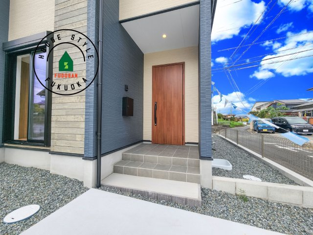 福津市津屋崎2丁目第3-2棟（1号棟）の玄関|おでかけの時も帰った時も、「我が家」を最初に感じでもらえる素敵な空間に。