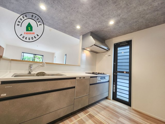 福津市津屋崎2丁目第3-2棟（1号棟）のキッチン|キッチン。グリル・食器洗い乾燥機・浄水器も完備。