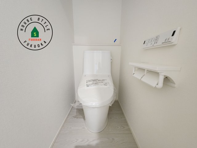 福津市津屋崎2丁目第3-2棟（2号棟）のトイレ|温水洗浄便座を完備しております。2ヶ所にトイレがあるのは朝の慌ただしい時間も安心です。