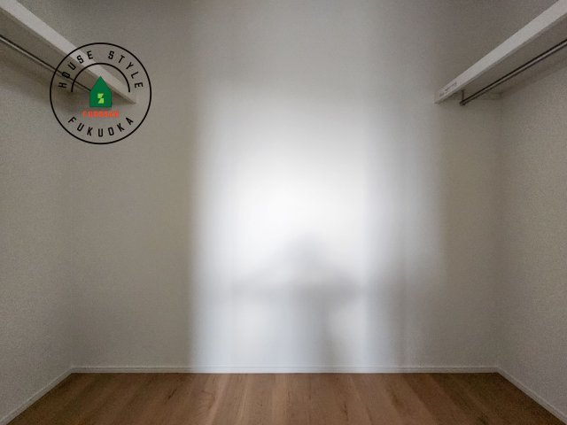 太宰府市通古賀5丁目第3-6棟(2号棟)の内観：施工例|洋服や大きな荷物が多い方や人数の多いご家族などは、一般的なクローゼットよりもウォークインクローゼットのほうが使い勝手が良いです。