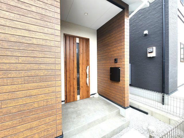 太宰府市通古賀5丁目第3-6棟(2号棟)の外観：施工例|おでかけの時も帰った時も、「我が家」を最初に感じでもらえる素敵な空間に。