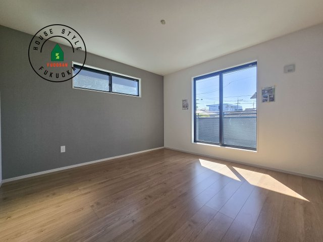 太宰府市青山2丁目第3-2棟(1号棟)の寝室|主寝室には収納力に優れたクローゼットがありますので、お部屋もすっきり片付きます。