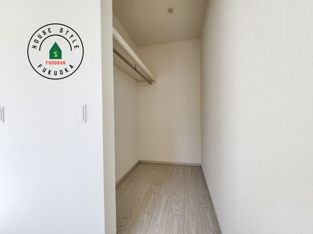 福岡市城南区友丘6丁目第3-4棟（2号棟）の収納|洋服や大きな荷物が多い方や人数の多いご家族などは、一般的なクローゼットよりもウォークインクローゼットのほうが使い勝手が良いです。