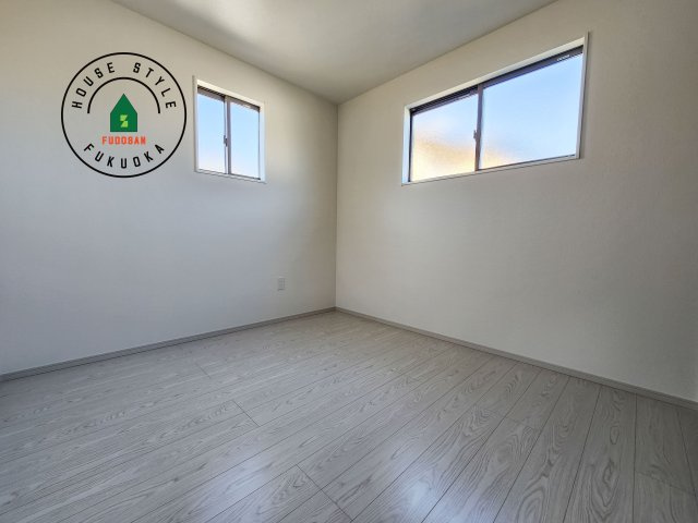 福岡市城南区友丘6丁目第3-4棟（2号棟）の子供部屋|柔らかい陽光が差し込む明るいお部屋を演出する設計。彩光の取れる窓が気持ちの良いお部屋を創り上げます。