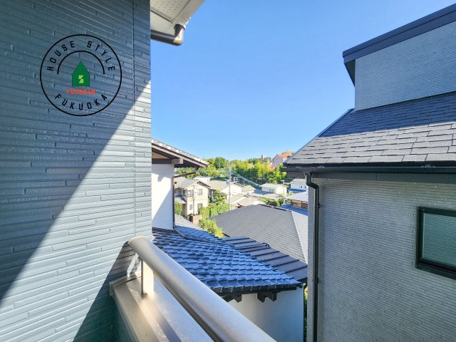 福岡市城南区友丘6丁目第3-4棟（2号棟）の展望|窓から緑が見える物件も魅力的です。