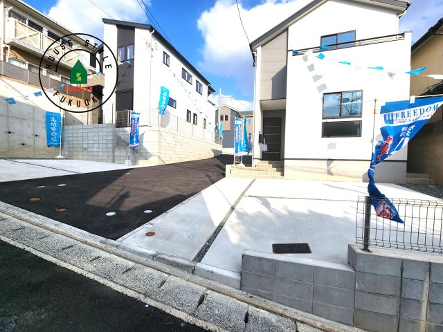 福岡市城南区友丘6丁目第3-4棟（2号棟）の前面道路含む現地写真|見学の時間などお気軽にお問い合わせ下さい。