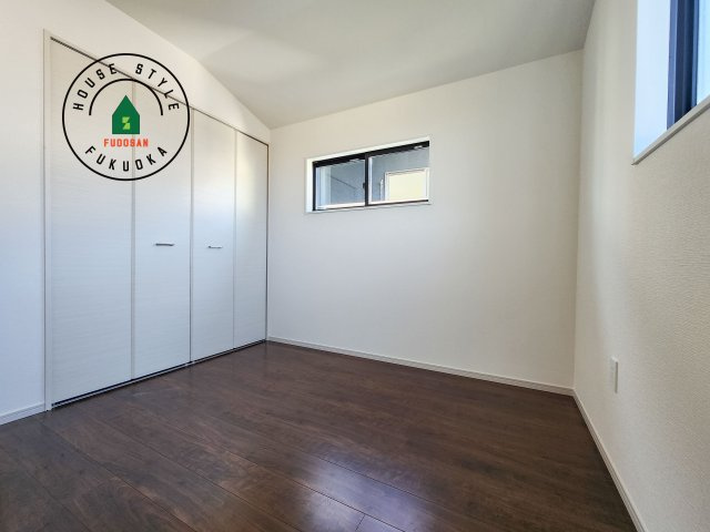 福岡市城南区友丘6丁目第3-4棟（3号棟）の子供部屋|柔らかい陽光が差し込む明るいお部屋を演出する設計。彩光の取れる窓が気持ちの良いお部屋を創り上げます。