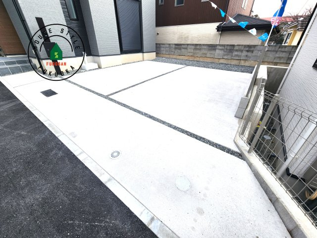 福岡市城南区友丘6丁目第3-4棟（3号棟）の駐車場|広々した駐車場になります。3台並列駐車となります。