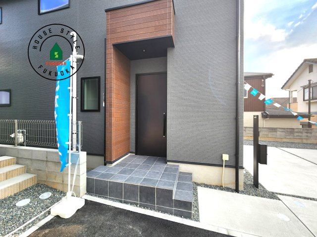 福岡市城南区友丘6丁目第3-4棟（3号棟）の玄関|おでかけの時も帰った時も、「我が家」を最初に感じでもらえる素敵な空間に。