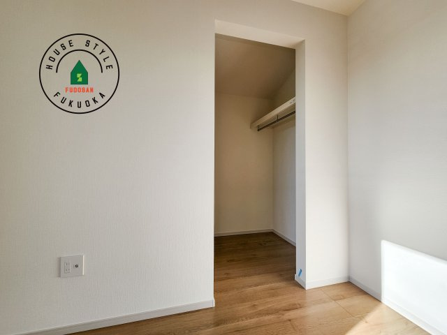 福岡市城南区友丘6丁目第3-4棟（4号棟）の収納|洋服や大きな荷物が多い方や人数の多いご家族などは、一般的なクローゼットよりもウォークインクローゼットのほうが使い勝手が良いです。