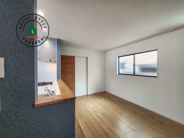 福岡市城南区友丘6丁目第3-4棟（4号棟）のダイニング|キッチンから立ち込める香りが今日の料理を期待させます。