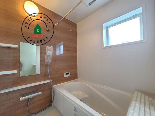 筑紫野市石崎1丁目第1-2棟（2号棟）の内観：施工例|1日の疲れを癒してくれる広々バスルーム。雨の日のお洗濯にも大活躍な浴室乾燥機付です！