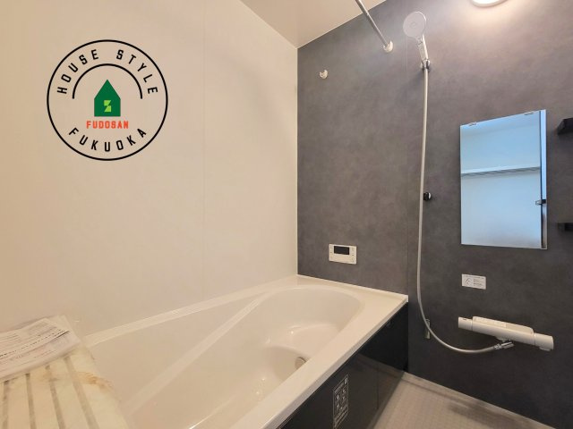 太宰府市都府楼南5丁目第1-3棟（3号棟）の浴室|1日の疲れを癒してくれる広々バスルーム。雨の日のお洗濯にも大活躍な浴室乾燥機付です！