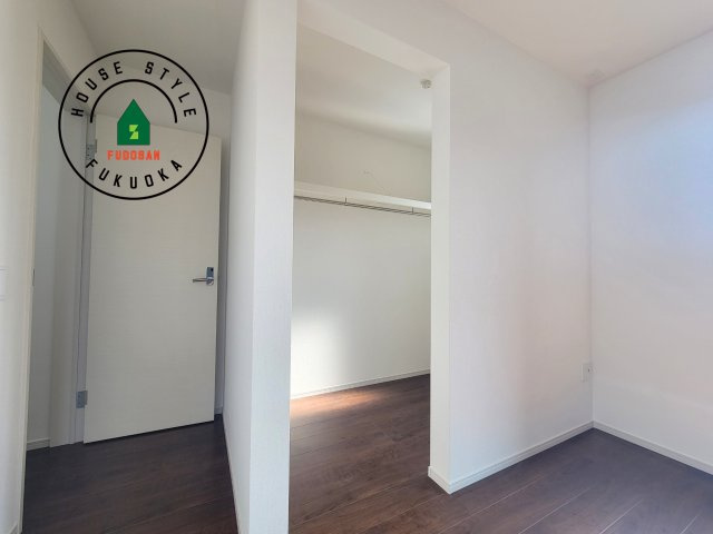 太宰府市都府楼南5丁目第1-3棟（3号棟）の収納|洋服や大きな荷物が多い方や人数の多いご家族などは、一般的なクローゼットよりもウォークインクローゼットのほうが使い勝手が良いです。