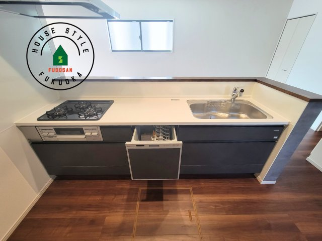 太宰府市都府楼南5丁目第1-3棟（3号棟）のキッチン|ご家族を近くに感じられる対面キッチンのLDK。会話もはずみそうですね。