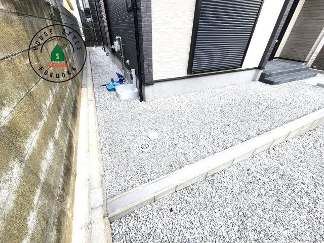 大野城市南ヶ丘3丁目第3-2棟（1号棟）の駐車場|広々した駐車場になります。3台並列駐車となります。