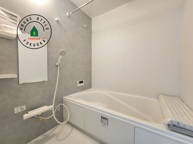 福岡市南区柏原6丁目第1-3棟（3号棟）の浴室|1日の疲れを癒してくれる広々バスルーム。雨の日のお洗濯にも大活躍な浴室乾燥機付です！