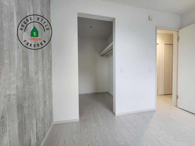 福岡市東区美和台5丁目第6-2棟（2号棟）の収納|洋服や大きな荷物が多い方や人数の多いご家族などは、一般的なクローゼットよりもウォークインクローゼットのほうが使い勝手が良いです。