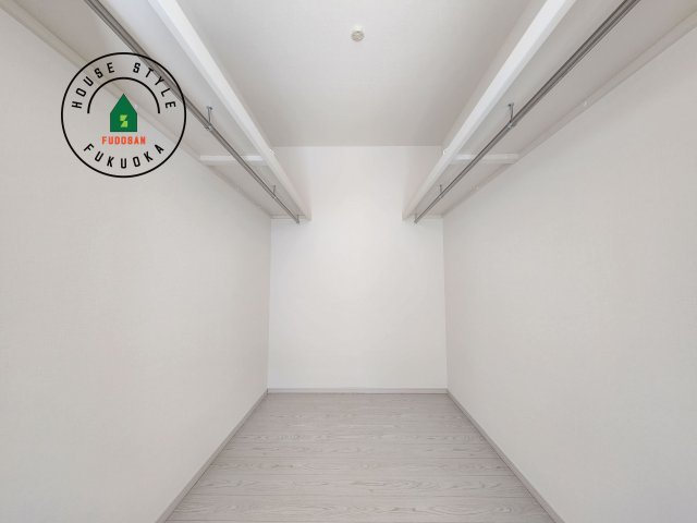 福岡市南区鶴田4丁目第4-3棟（1号棟）の収納|洋服や大きな荷物が多い方や人数の多いご家族などは、一般的なクローゼットよりもウォークインクローゼットのほうが使い勝手が良いです。