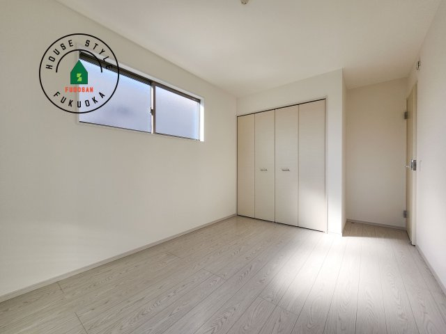 福岡市南区鶴田4丁目第4-3棟（1号棟）の子供部屋|柔らかい陽光が差し込む明るいお部屋を演出する設計。彩光の取れる窓が気持ちの良いお部屋を創り上げます。