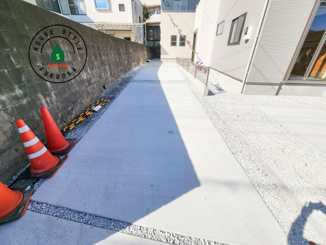 福岡市南区鶴田4丁目第4-3棟（1号棟）の駐車場|広々した駐車場になります。3台並列駐車となります。