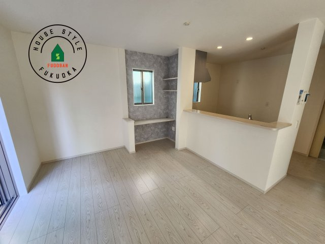 福岡市南区鶴田4丁目第4-3棟（1号棟）のダイニング|キッチンから立ち込める香りが今日の料理を期待させます。