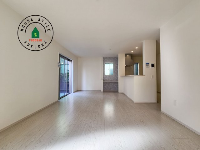 福岡市南区鶴田4丁目第4-3棟（1号棟）の居間・リビング|ご家族を近くに感じられる対面キッチンのLDK。会話もはずみそうですね。